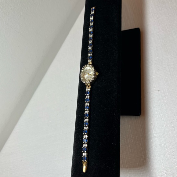 HMI Gold-tone ladies' watch quartz movement & bracelet clear & blue stones - Picture 7 of 12